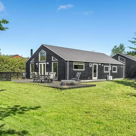 Holiday home Beautiful Home In Oksbol With Sauna